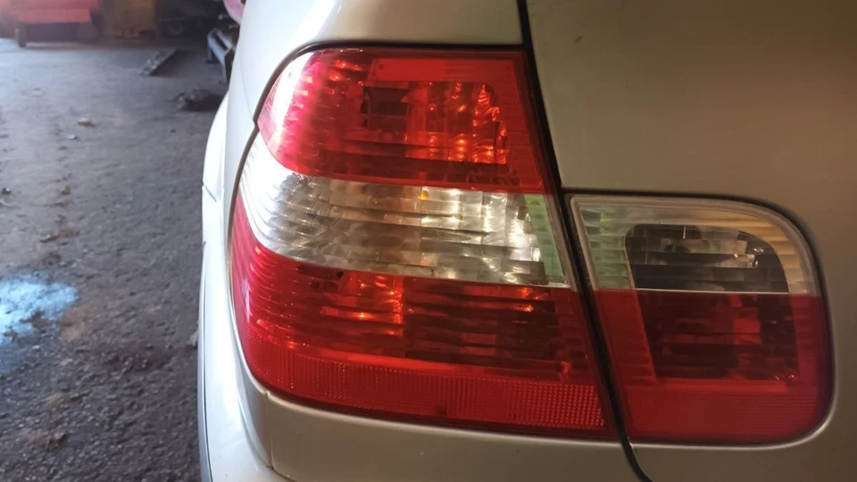 LUZ TRASERA IZQUIERDA BMW 318I SE 63216946535 Foto 2 de 4