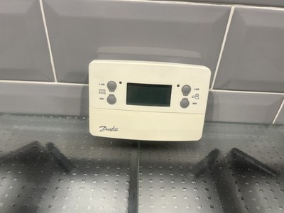 Danfoss FP715Si 2 Kanal Zentralheizung/Warmwasser 7 Tage Programmierer 087N789800