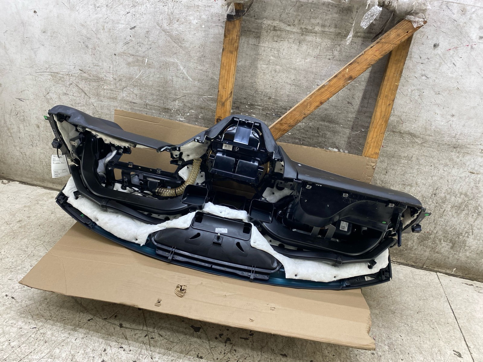 2020-2025 ASTON MARTIN DBX DASH INSTRUMENT PANEL & GLOVE BOX W/ INDULGENCE PACK