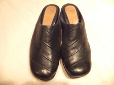 NUTURE Slip On Black Leather Mules Size 7.5M Quite Nice