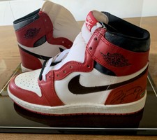 MICHAEL JORDAN Rookie 1985 signed AIR JORDAN 1 sneakers (Upper Deck COA)