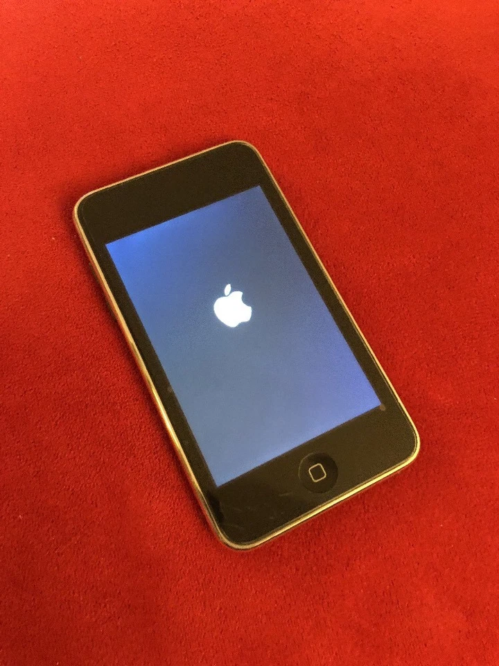 APPLE IPOD TOUCH (A1318) 3RD GENERATION 8GB BLACK, NOT REPAIRED, 100% Original - Image 4 of 4