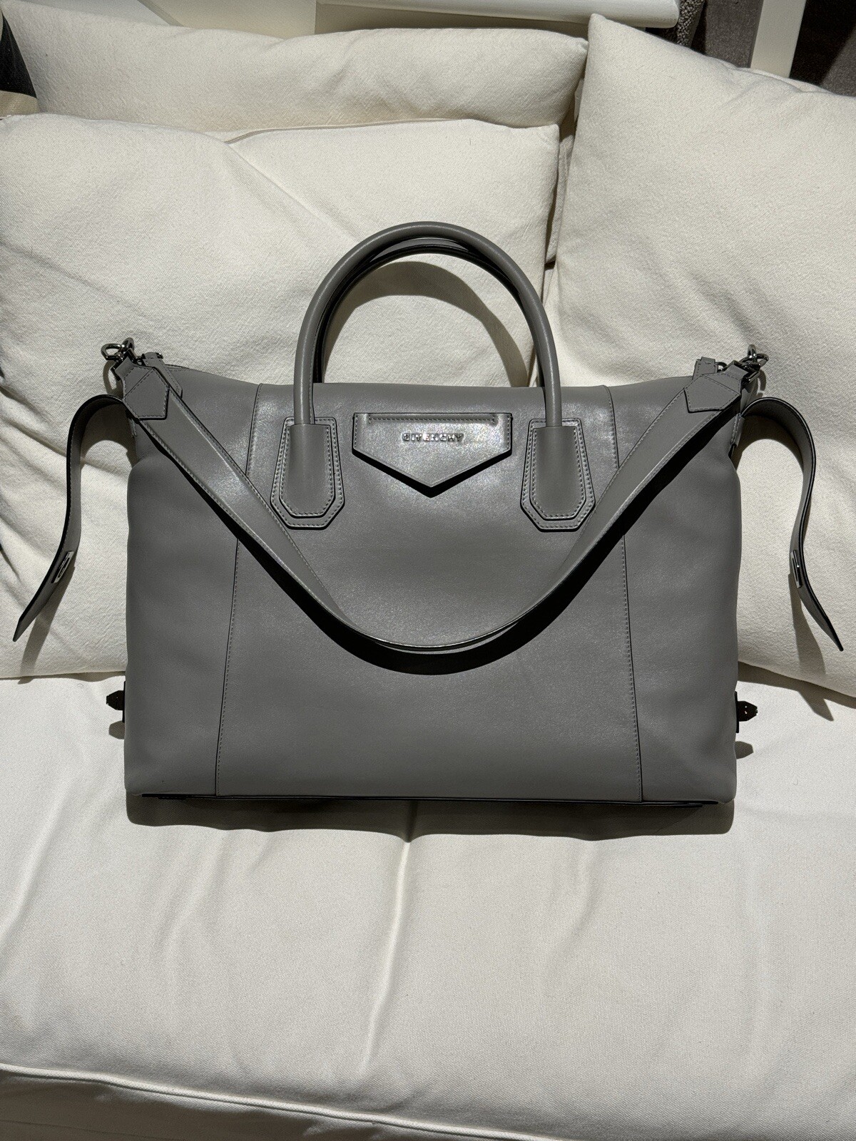 Givenchy medium Soft Antigona bag image 7