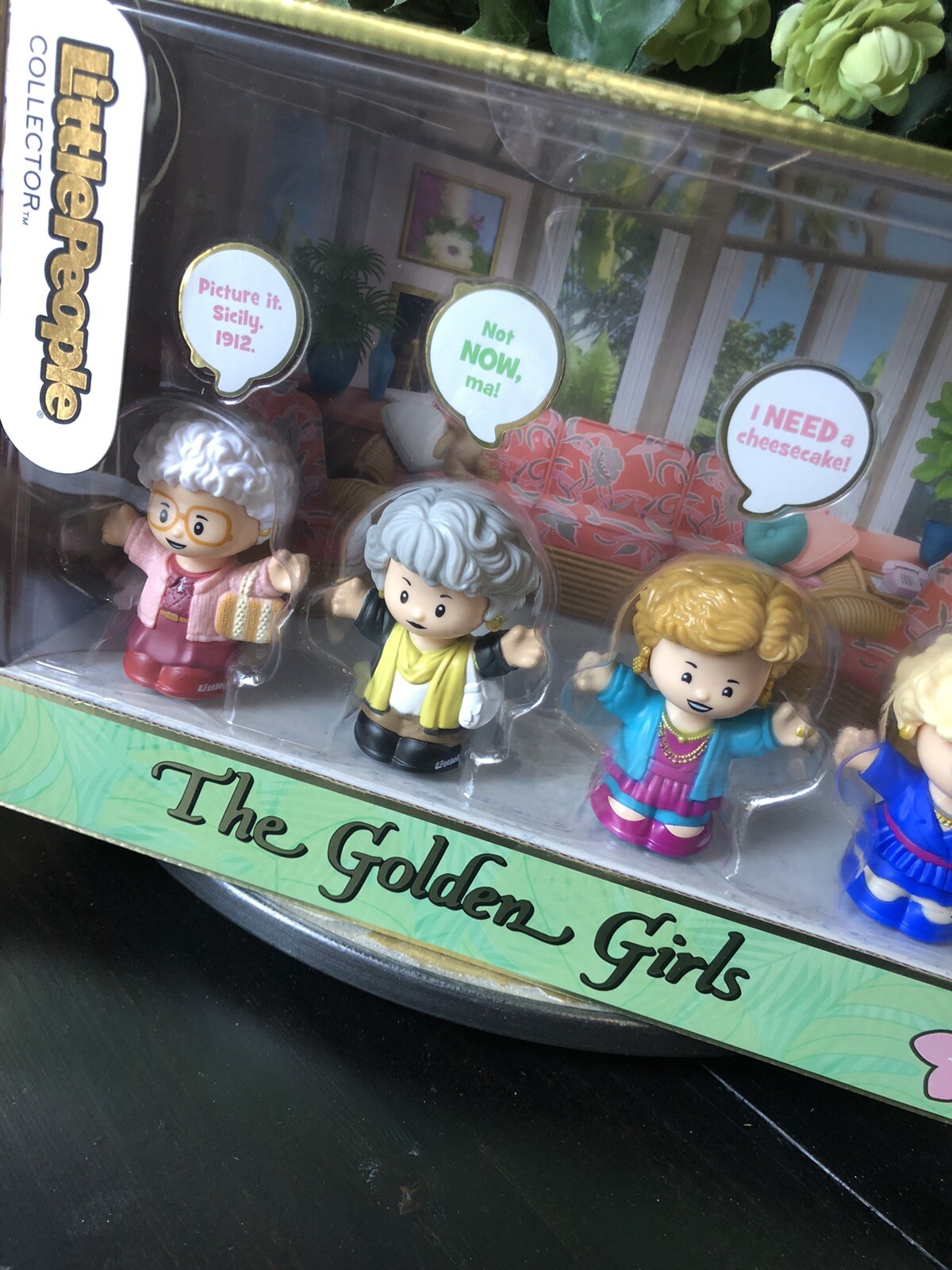Fisher-Price Little People Collector The Golden Girls 4-Figurine Set Betty White