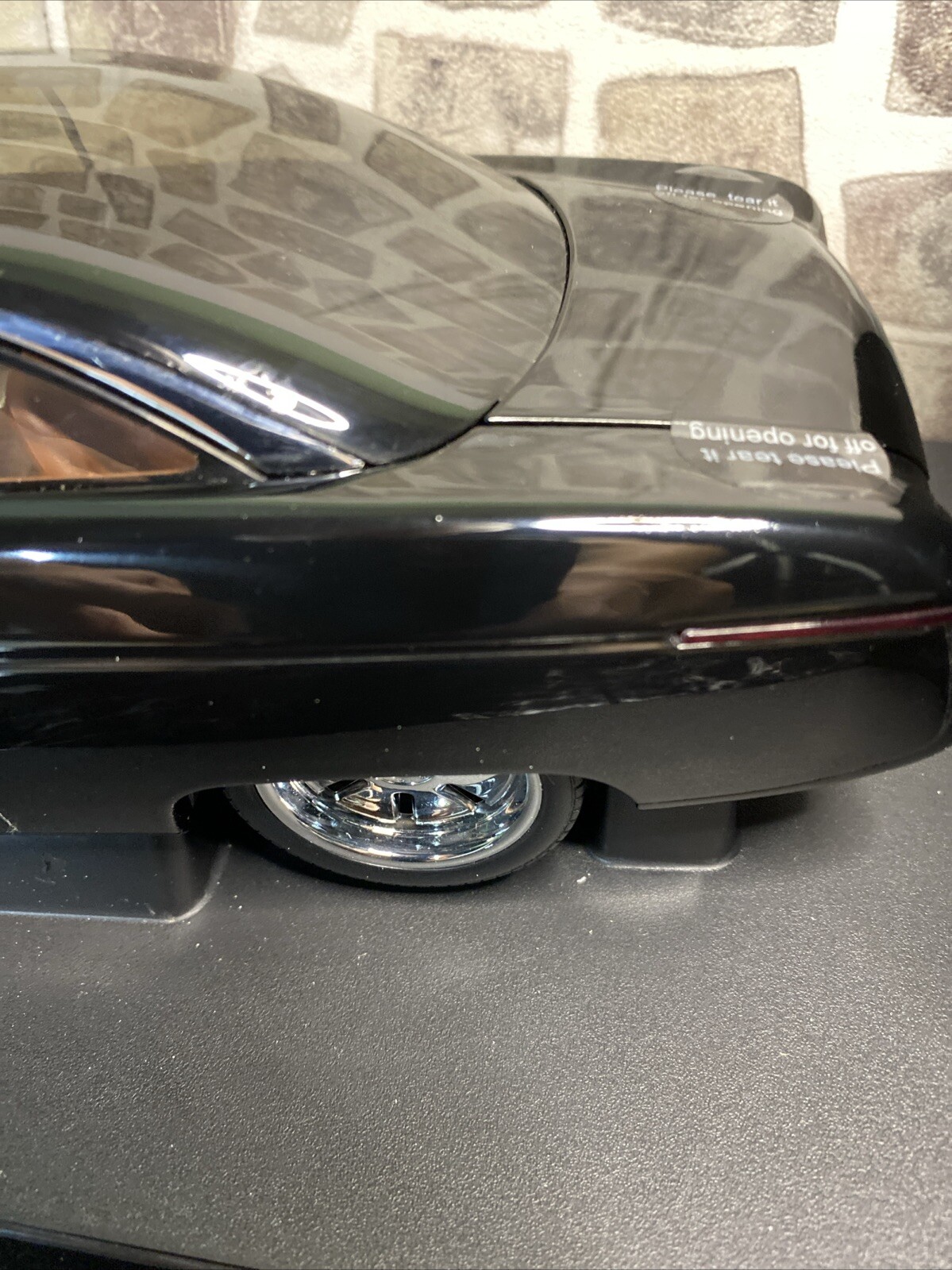 AutoArt 118 FORD "FORTY NINE" CONCEPT READ Falak Tayyeb Platinum