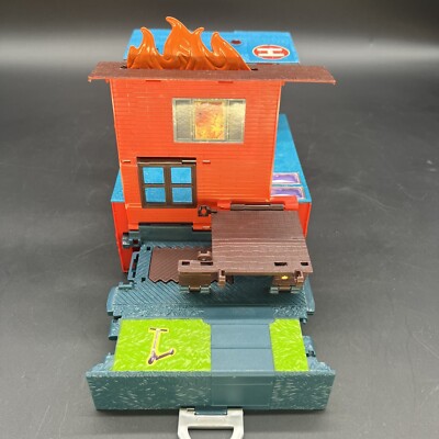 2008 Mattel Matchbox Pop Up Fold-n-Go Fire Station Garage Playset Read