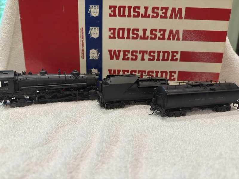 HO Scale Brass Westside Baltimore & Ohio Q-4b 2-8-2 Prof Painted + caboose.