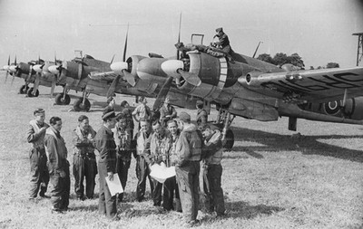 BRISTOL BEAUFIGHTER - Fliegerfoto