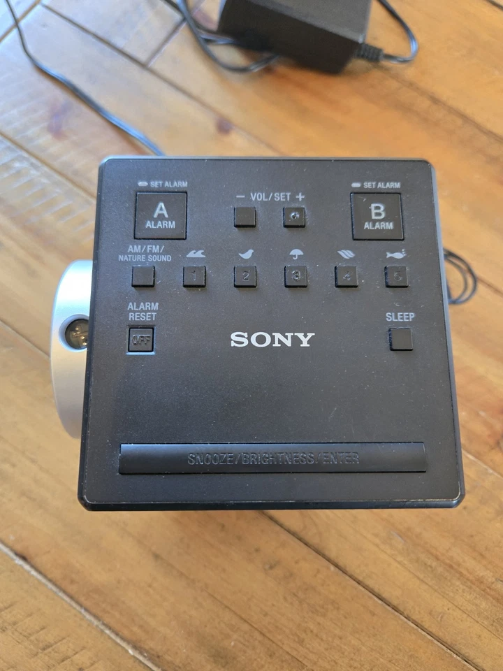 Sony ICF-C1PJ  Alarm Clock Radio Time Projector Nature Sounds USB TESTED & CLEAN - Image 2 of 4