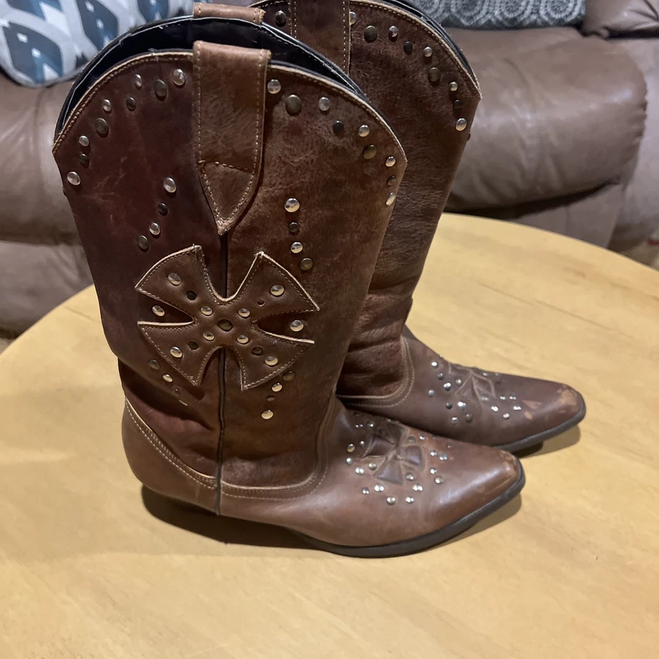 Oak Tree Farms Brown Leather Studded Mid-Calf Western Boots - Women's Sz 8.5 - Imagem 3 de 4