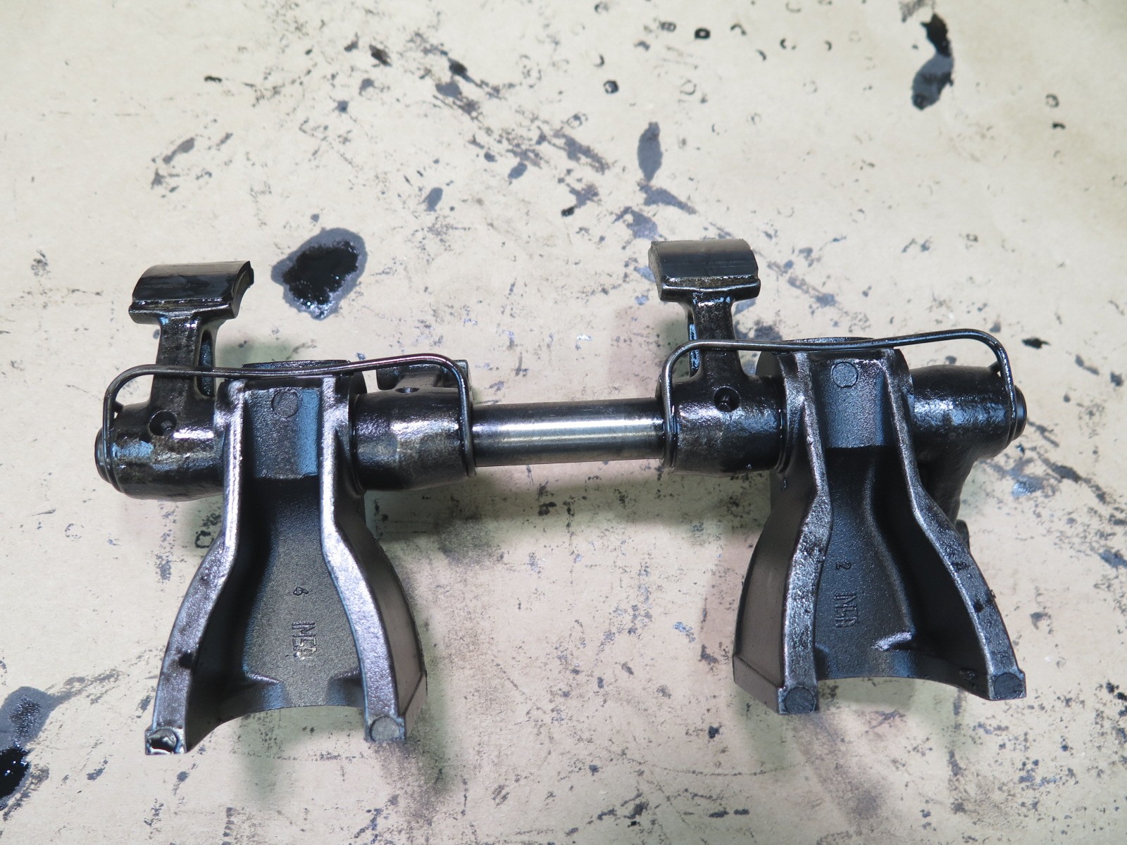 81-83 MERCEDES W123 240D OM616 DIESEL ENGINE MOTOR CAMSHAFT & ROCKER ARM OEM thumbnail 10