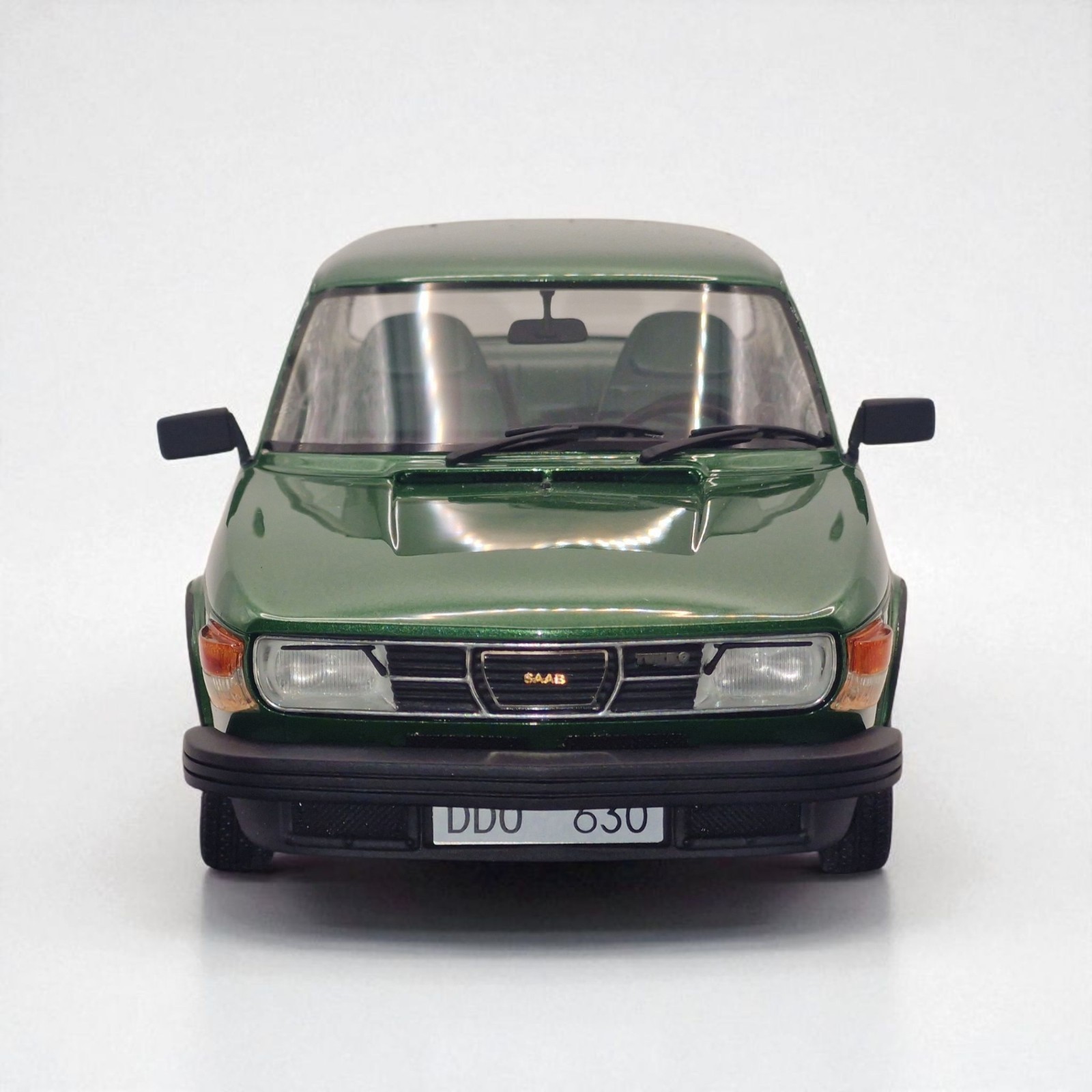 Miniature Saab 99 Turbo 1978 verte souvenir de l'ingénierie suédoise 1:18 - 4