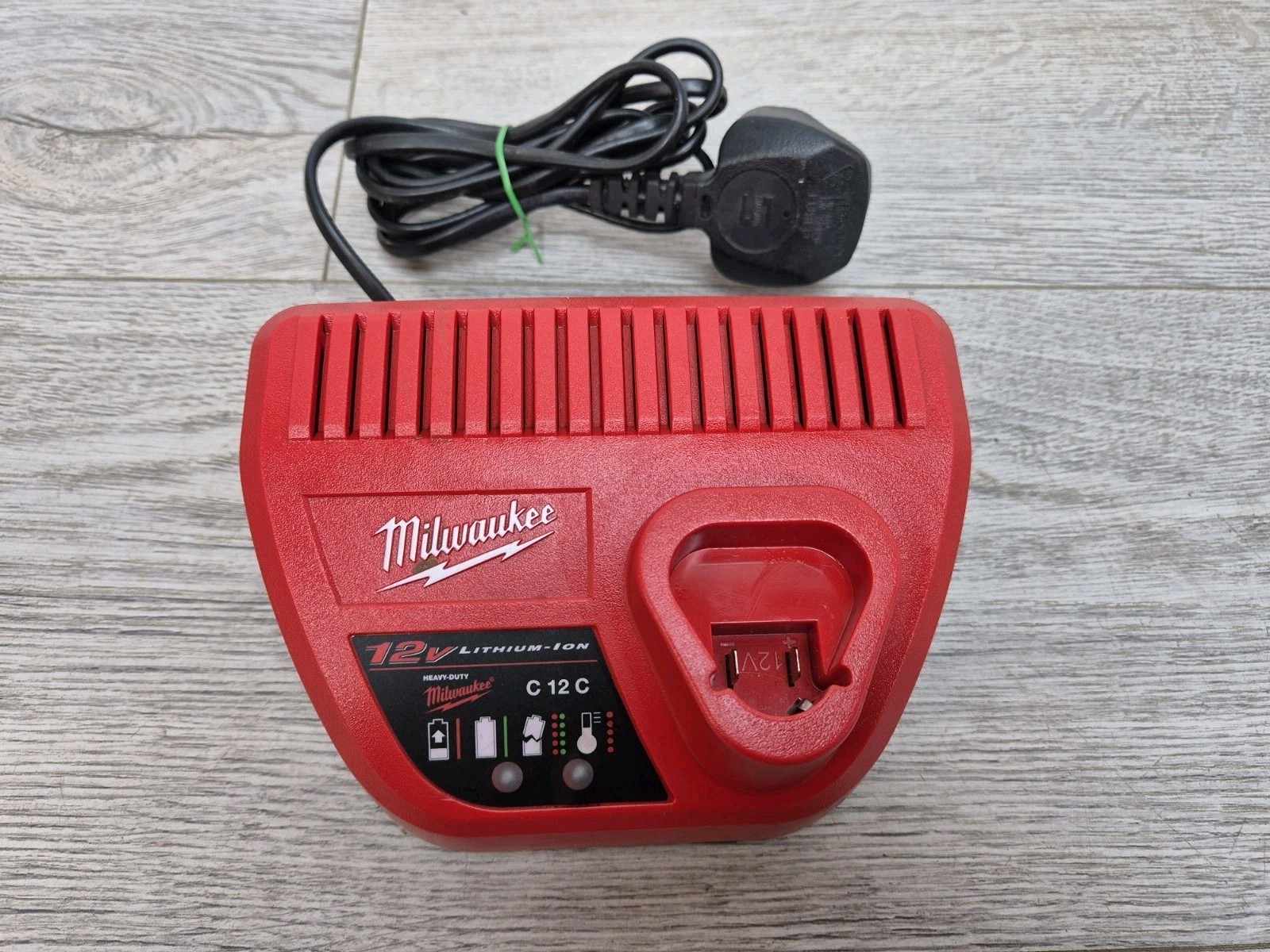 Genuine Milwaukee M12 C12C 12V Charger Li-Ion Battery Charger 3 Pin UK PLUG