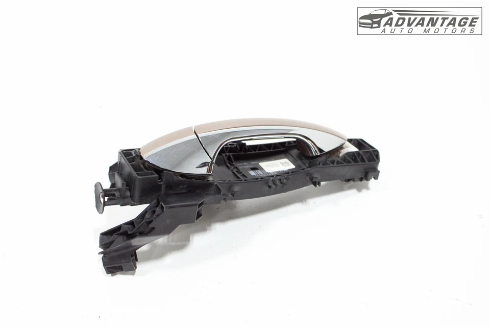 Infiniti QX30 2017-2019 puerta trasera izquierda manija exterior con base OEM Foto 3 de 4