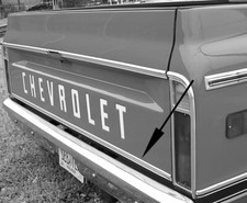 1970 1971 1972 Chevy Gmc Truck Lower Tailgate Molding W Clips 67-95000-l
