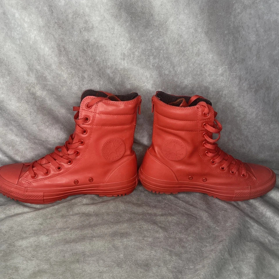 Bota de moda Converse Chuck Taylor para mujer de tiro alto roja de goma 549592C talla 7,5 Foto 3 de 4