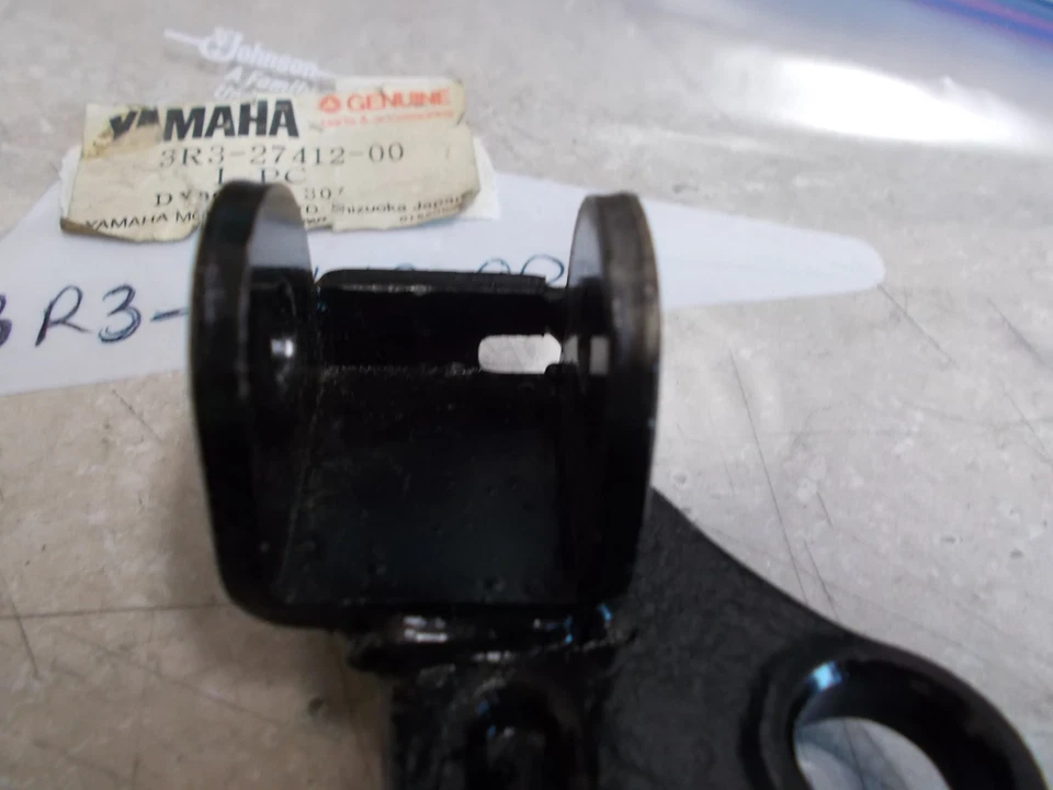 Новый из старых запасов оригинальный кронштейн для подножки Yamaha 1980 IT175G YZ175G 3R3-27412-00 - Изображение 3 из 4