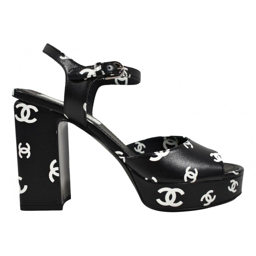 Chanel 22S Black White Lambskin CC Logo Platform Strap Block Chanel 22S Black White Lambskin CC Logo Platform Strap Block