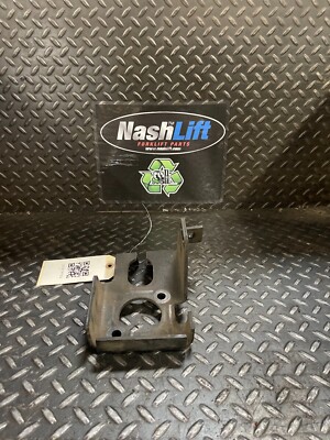 2391995	BRACKET, STEERING GEAR MOUNTING	FITS CLARK	GOOD USED	HBU1:217