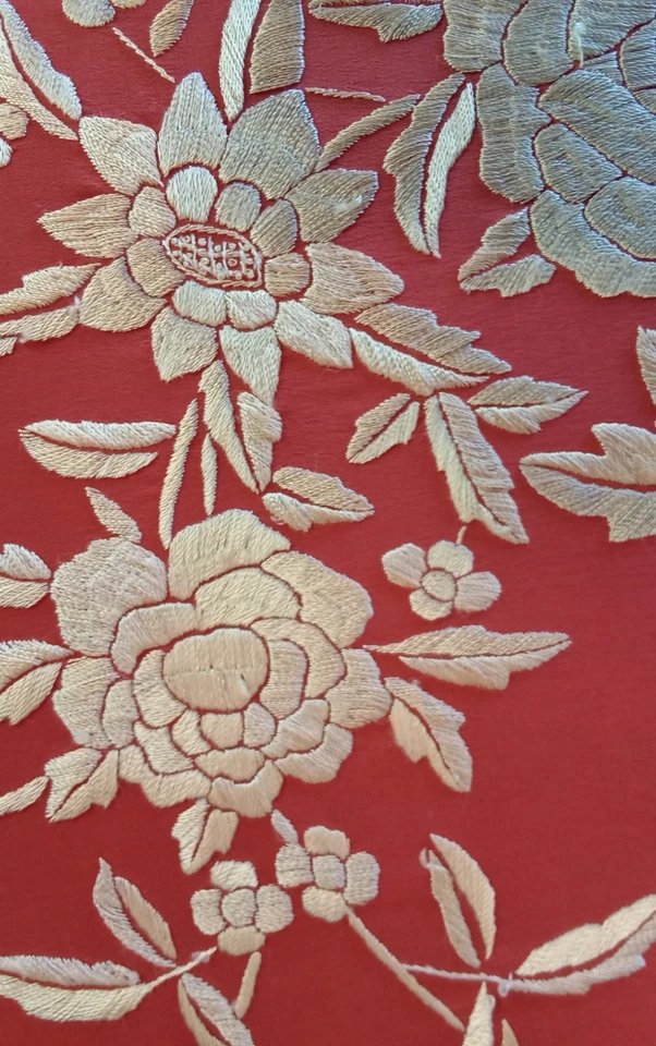 🦋 Mantón de piano de seda vintage naranja polvoriento con flores y mariposas bordadas Foto 3 de 4