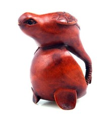Japanese Boxwood Hand Carved Netsuke Bird Chicken Hen On Eggshell #06142305