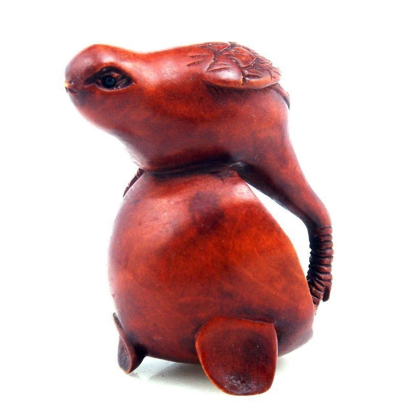 Japanese Boxwood Hand Carved Netsuke Bird Chicken Hen On Eggshell #06142305