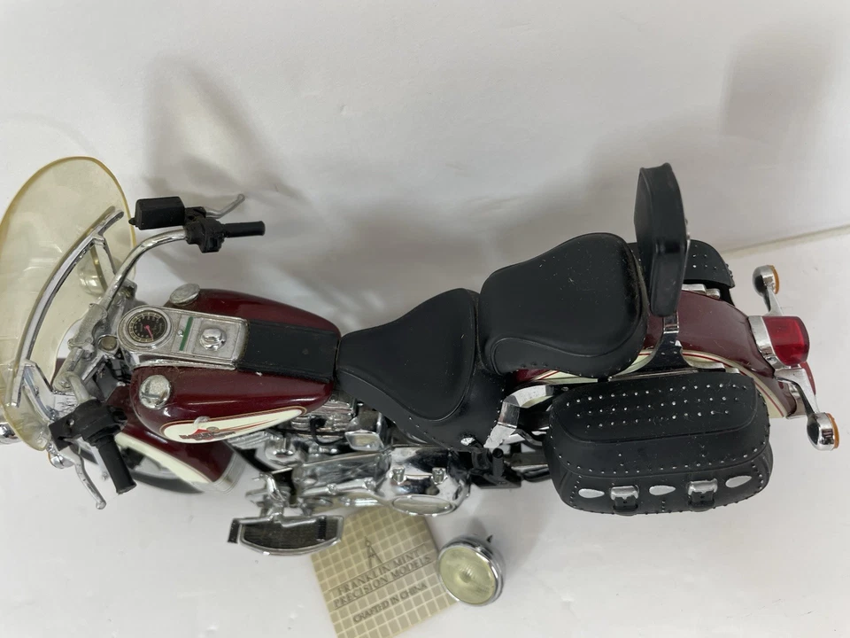 FRANKLIN MINT 1986 HARLEY DAVIDSON HERITAGE SOFTAIL MOTORCYCLE - Die Cast - 1:24 - Image 4 of 4