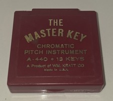 Vintage Chromatic Pitch Pipe Instrument The Master Key WM Kratt Co A-440 13 Keys