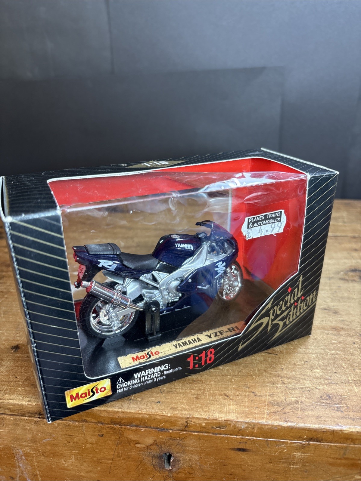 Maisto 1/18 Yamaha YZF-R1 Boxed Die Cast MIB Special Edition Black/silver