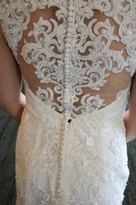 Elegant Ivory Lace Wedding Gown with Illusion Back Bridal Dress in Size 8