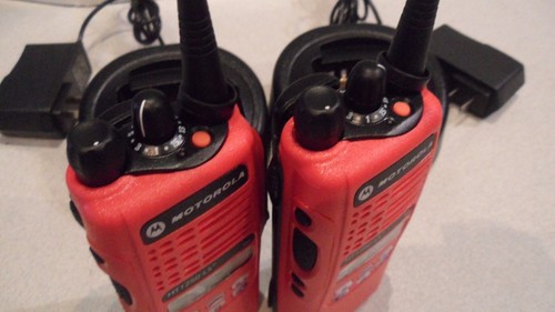 2 X Motorola HT1250 LS+ UHF 450-512MHz 4W 16CH Radiotelefony dwukierunkowe AAH25SDH9DP5AN - Zdjęcie 5 z 10