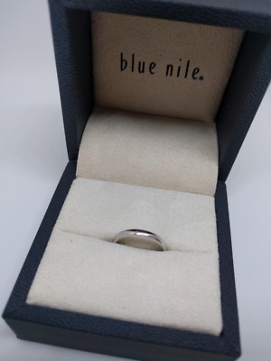Blue Nile White Gold 18K Wedding Band 2mm Size w/ Box