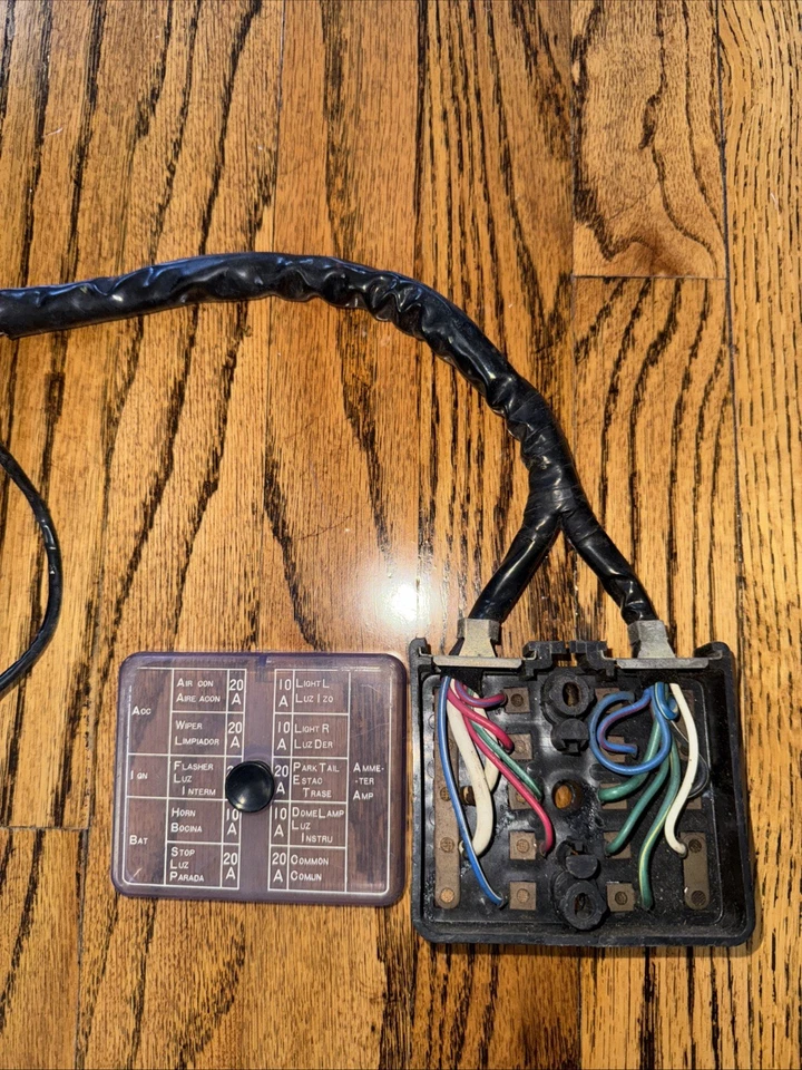 Caja de fusibles Datsun 240z serie 1 1969-1971 Foto 3 de 3