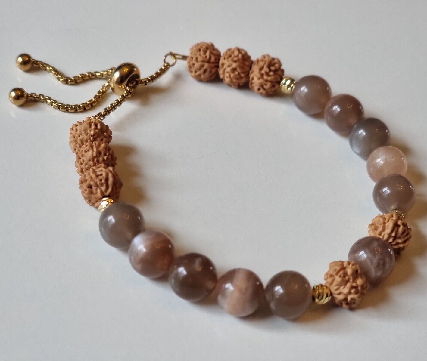 Bracelet pierre de lune naturelle rudraksha bijou artisanal femme