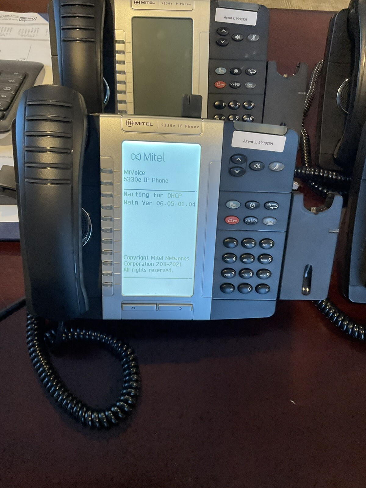 Set Of 4 Mitel 5330e Backlit IP PoE Business Office Phones With Base