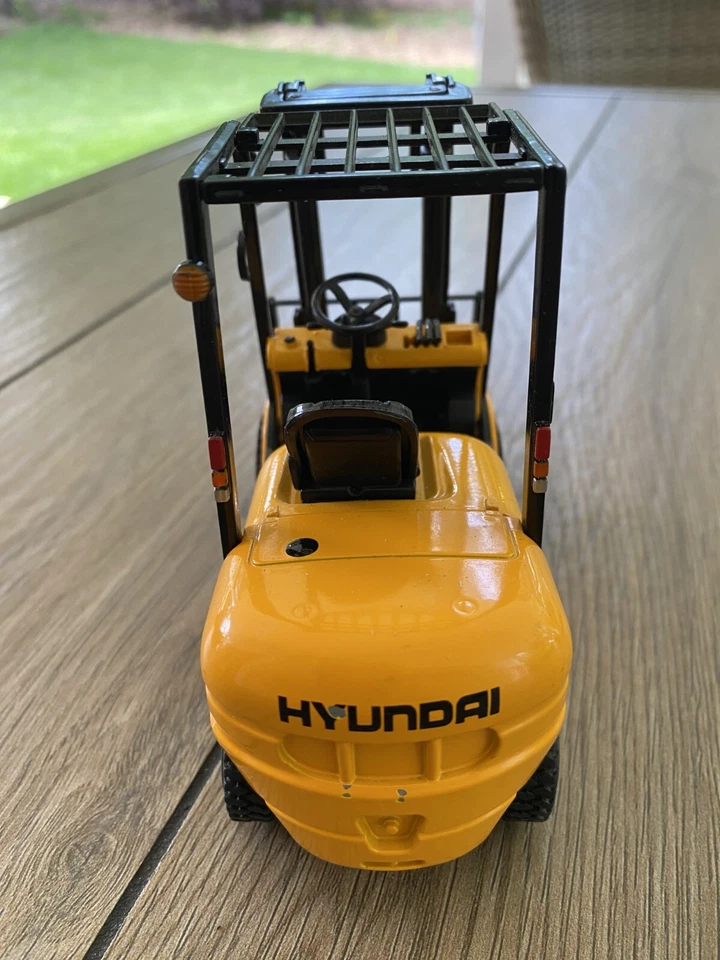 Carretilla elevadora Hyundai HDF 25 II/elevador de horquilla juguete fundido a presión + ¡ENVÍO RÁPIDO! Foto 4 de 4