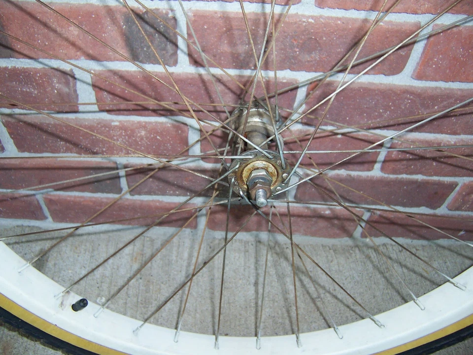 Vintage Schwinn Tubular S2 Front Rim & 26 X 2 Tire Taken Off 1950s Hornet Bike - Image 2 of 4