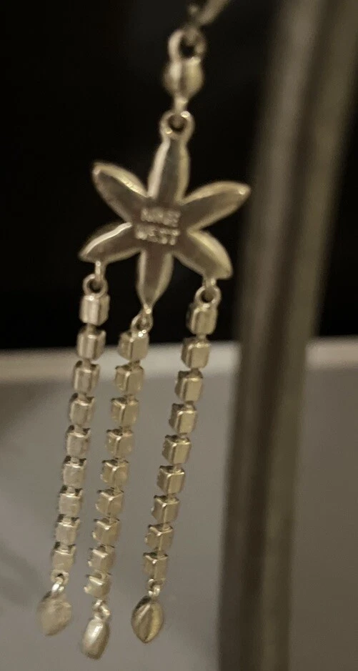 Brincos pendentes chandalier Nine West tom prata strass transparente assinado Y2K - Imagem 3 de 4