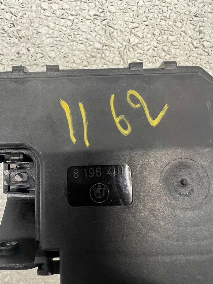 BMW 325i 323 328 330 E46 2002-2005 sedán bloqueo maletero cierre golpeador sin cable fabricante de equipos originales Foto 3 de 4