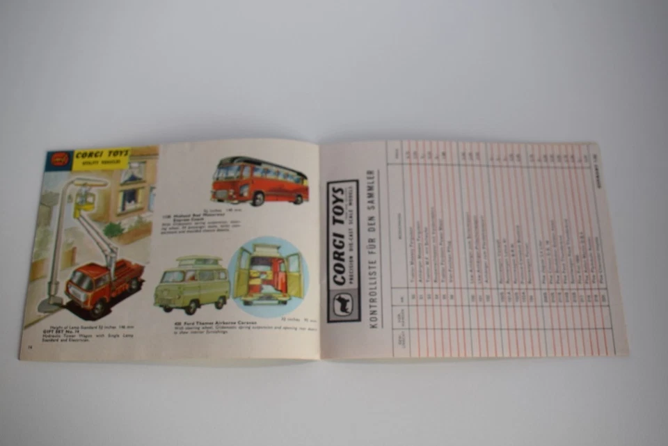 B93 CATALOGO FOLDER VOLANTINO CORGI TOYS 1963 1964 RED BLAZER & CAP ECC. COND. - Immagine 2 di 4