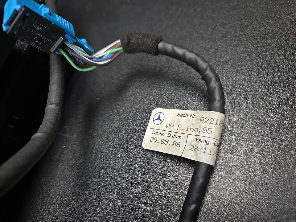 07-09 MERCEDES-BENZ C216 CL550 CONSOLA CENTRAL REPOSABRAZOS Y ARNÉS NEGRO Foto 3 de 4