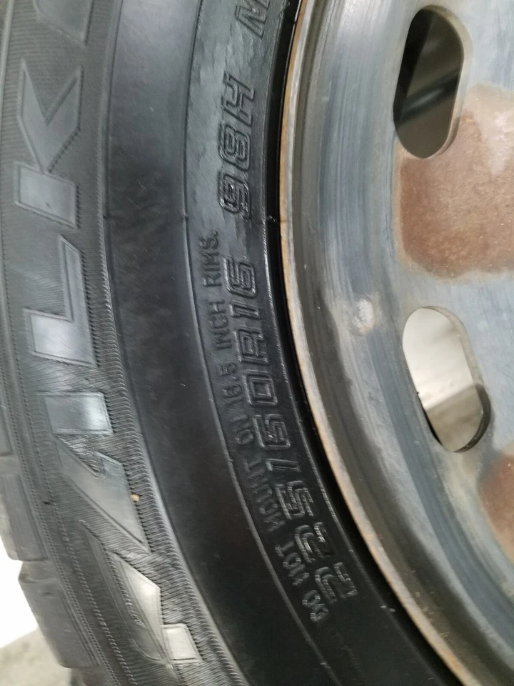 2007 Grand Marquis / Crown Vic Victoria 16" Wheel / Tire Set #9684 KK5 - Image 4 of 4