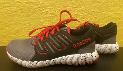 Reebok Twistform Athletic Running Shoe Sneaker Size 4 Black Red