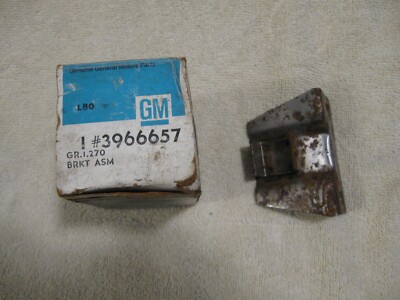 GM 3966657, NOS, 1968 THRU 1972 CORVETTE UPPER/CNTR RADIATOR SUPPORT BRKT.