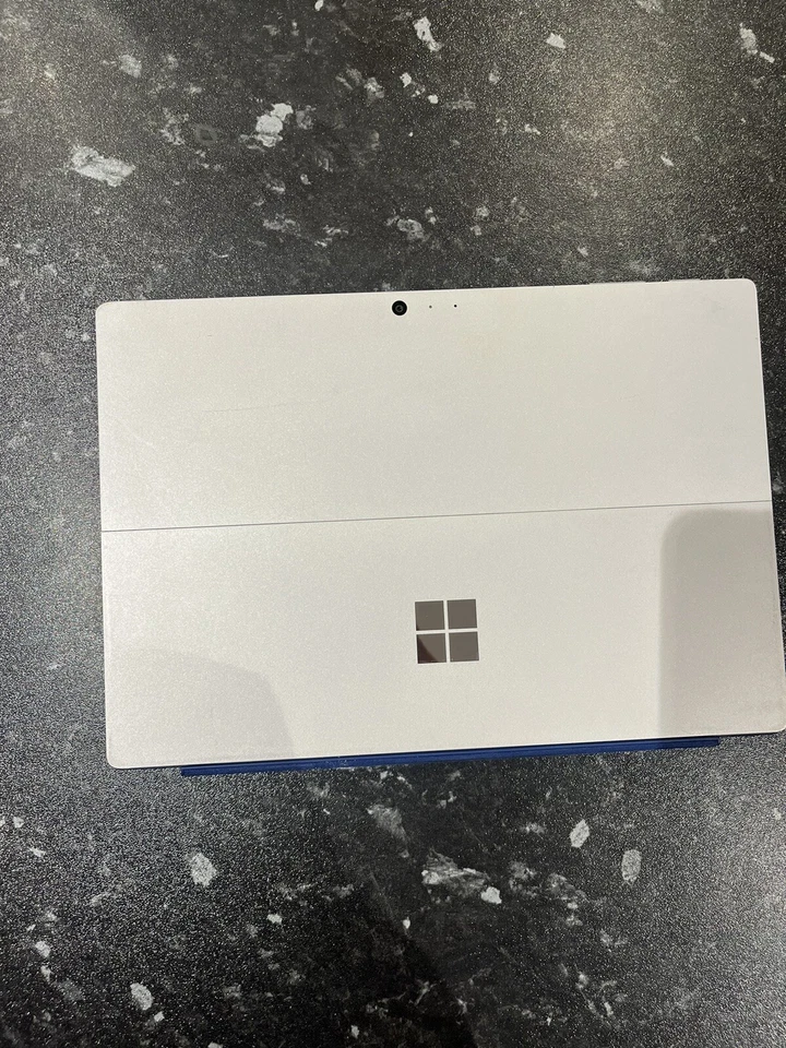 Microsoft Surface Pro 4, Intel i7-6650U 2.2GHz, 8GB RAM, 256GB SSD With Keyboard - Image 4 of 4