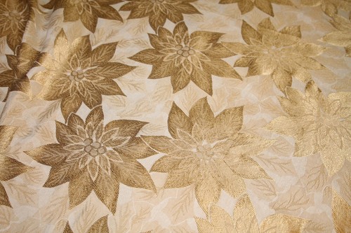 Tovaglia Poinsettia Floreale Jacquard Oro 54” x 80” Senza Etichetta - Foto 4 di 4