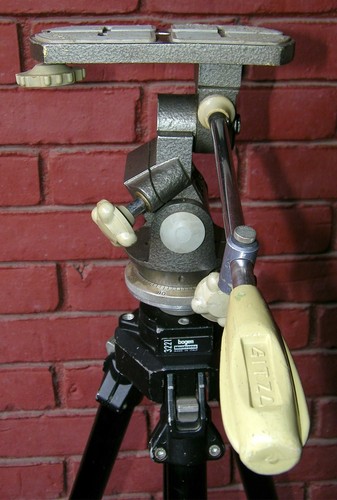 Bogen 3221 Heavy Duty Tripod Legs & GitzoR. No. 4 Head - Picture 5 of 10