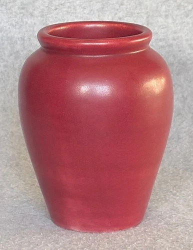 Niloak Hywwod Art Pottery hand thrown vase 4.75" EX! Maroon glaze 1932-36