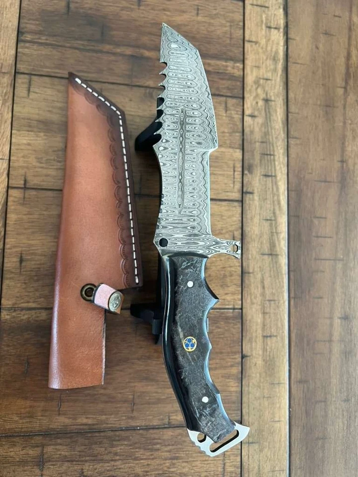 RASTREADOR DAMASCO HECHO A MANO PERSONALIZADO CON MANGO DE CUERNO DE CARNERO Y FUNDA DE CUERO 144 Foto 2 de 4