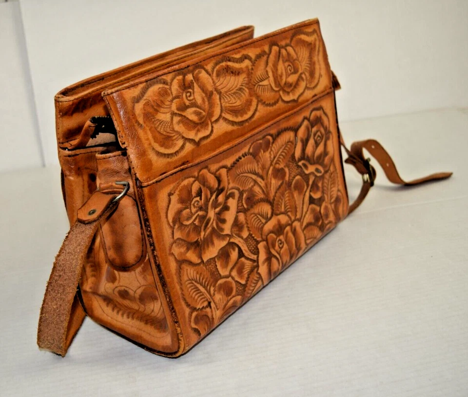 Bolso de Mano Cartera de Cuero Vintage Años 70 Grabado Rosas Multi Bolsillo Hecho en México Foto 2 de 4